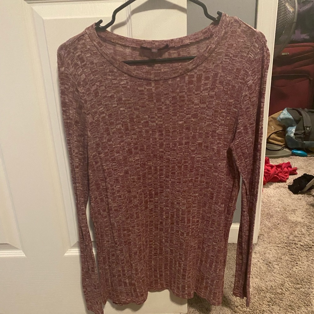 Pink thin sweater with slits on both sides